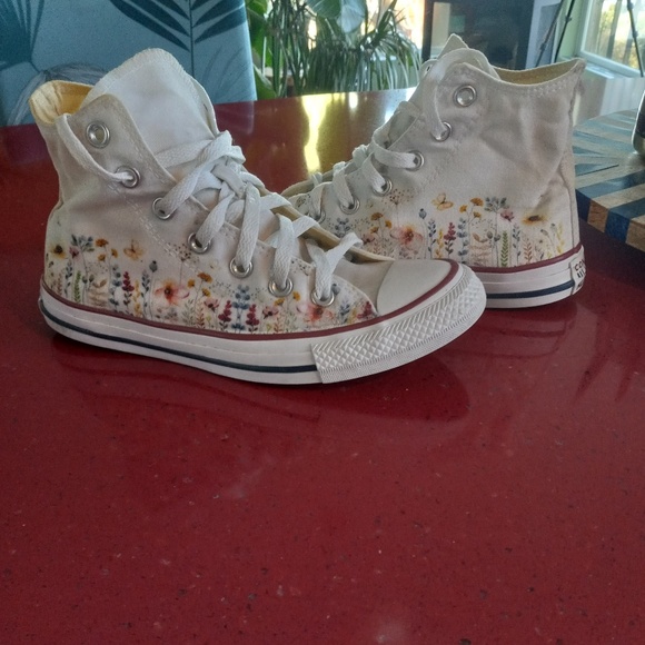 Converse Shoes - Converse Hightop Women's Wild Flower SZ 7.5